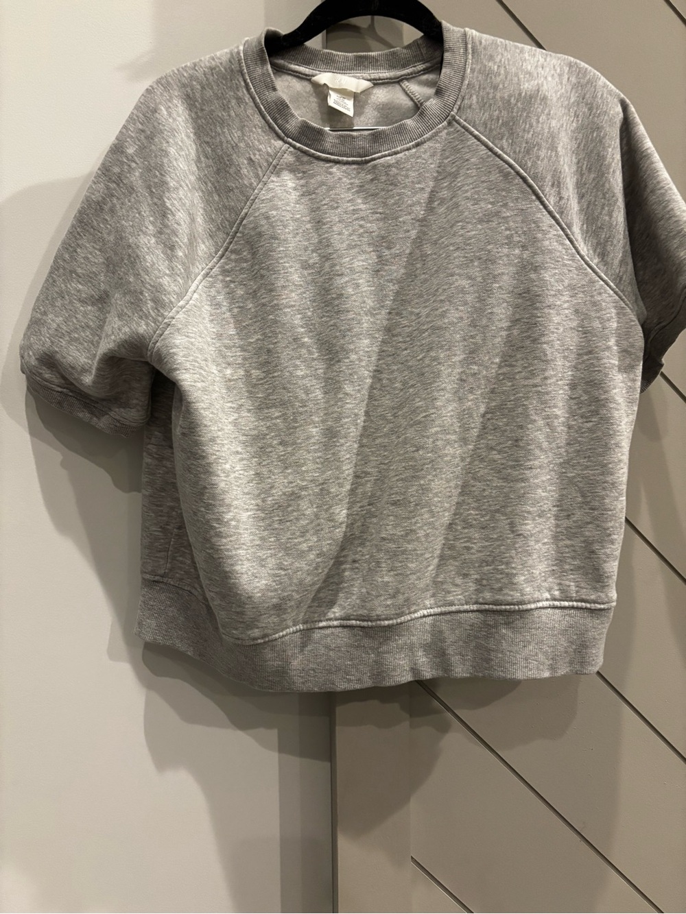 H&M short sleeved sweatshirt